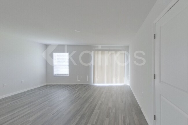 Building Photo - 1249 Cathedall Ave