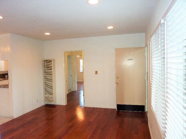 Foto del edificio - 4021 S Centinela Ave