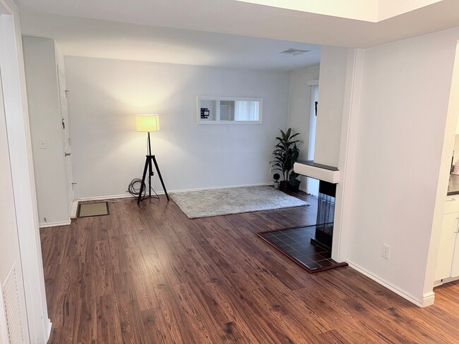 Building Photo - 6884 Countrywoods Cir
