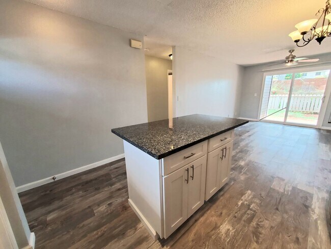 Foto del edificio - Desirable Ground Floor Waikele Unit!