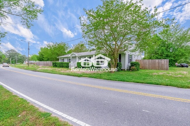 Building Photo - 792 Hillwell Rd