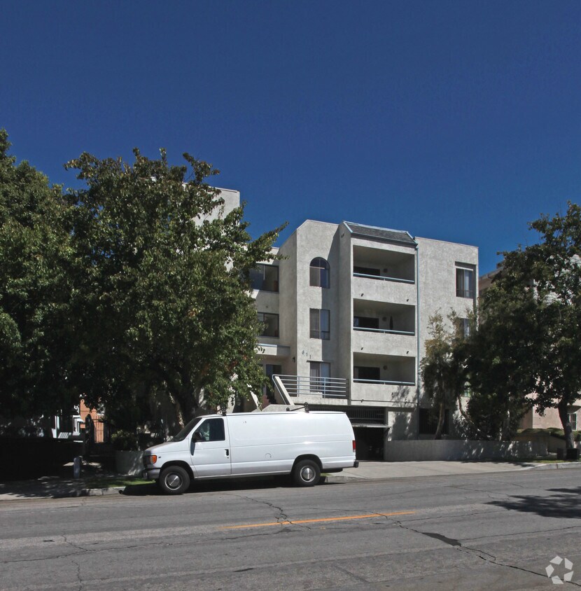 Primary Photo - 611 E Angeleno Apartments