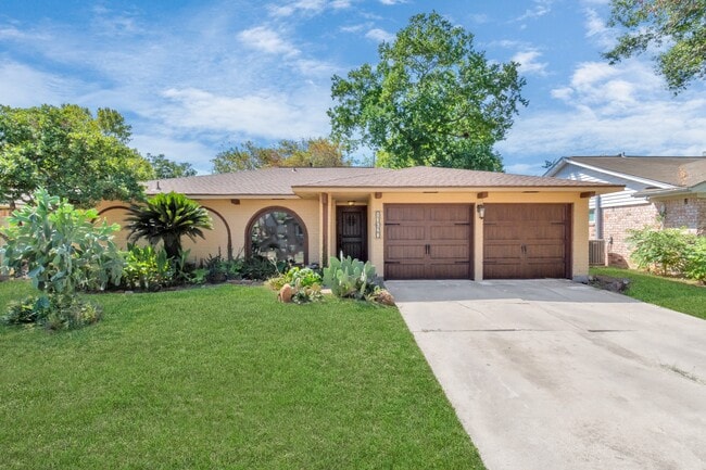 Building Photo - 13627 Greenridge Dr