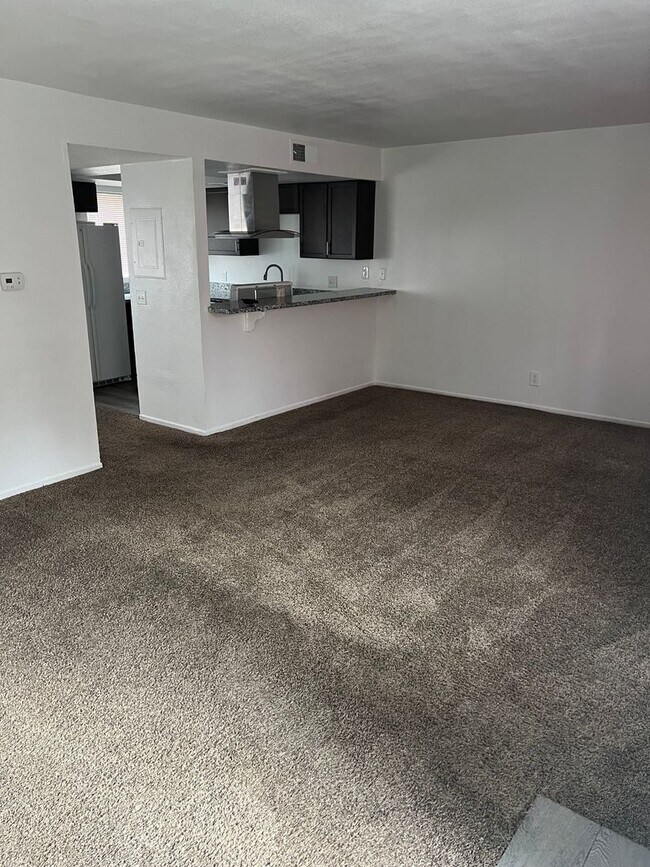 Foto del edificio - 3 Bedroom 2.5 Bath Bruce & Stewart