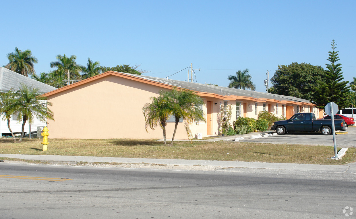 Foto principal - 131-151 NW 8th St