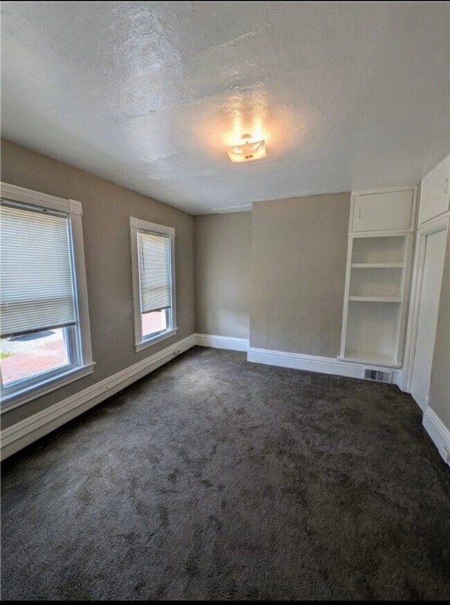 Foto del edificio - 1913 Evans Ave