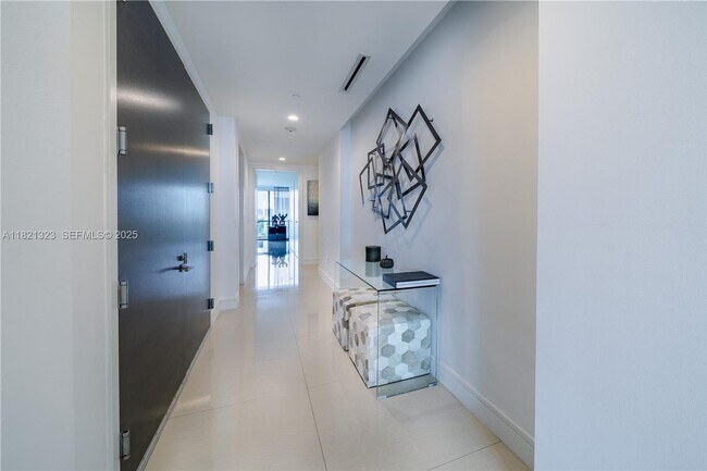 Foto del edificio - 3250 NE 188th St