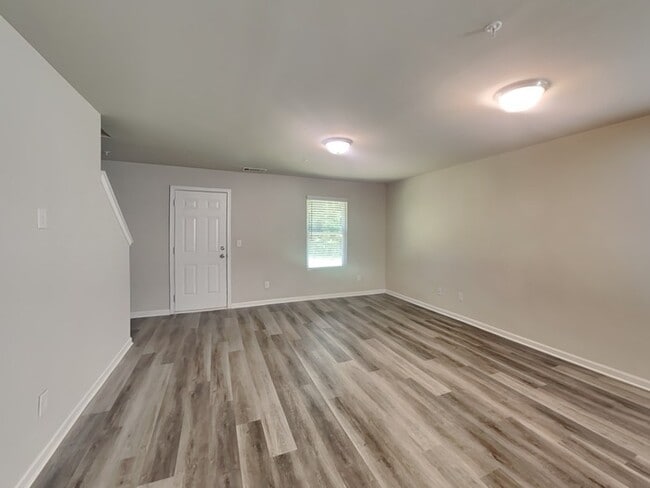 Building Photo - 1048 Wedgewood Ct NE