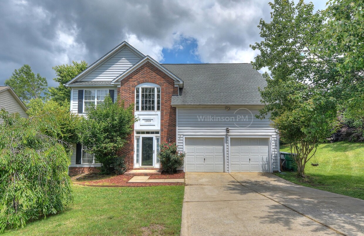 Primary Photo - Beautiful 4 Bedrooms, 2.5 Baths located in...