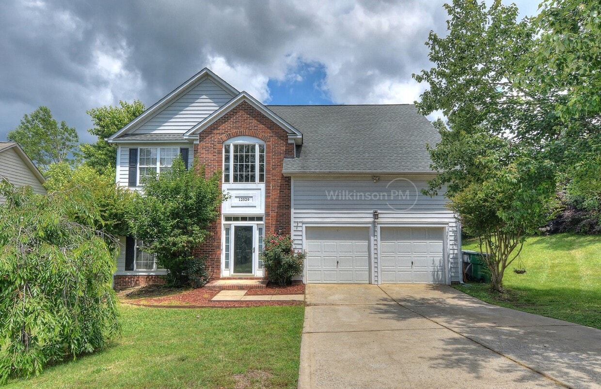 Beautiful 4 Bedrooms, 2.5 Baths located in... - Beautiful 4 Bedrooms, 2.5 Baths located in...