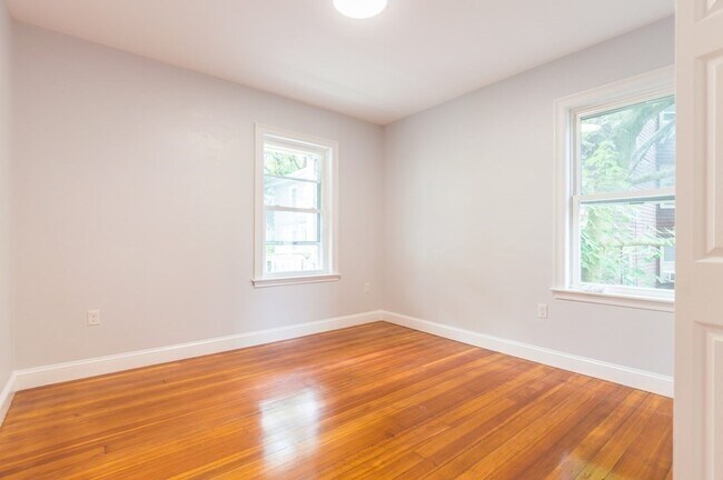 Building Photo - 20 Hunnewell Ave