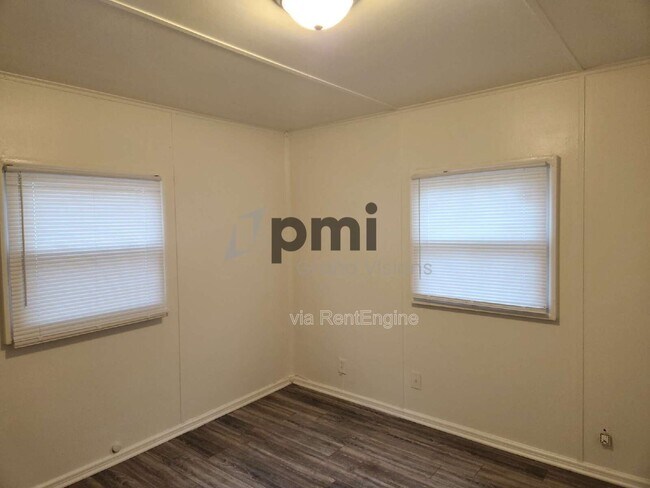 Foto del edificio - 840 W Wood St