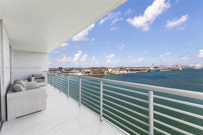 Building Photo - 335 S Biscayne Blvd