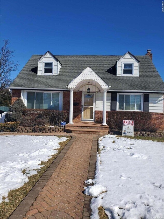 145 Lorraine Gate, East Meadow, NY 11554 House Rental in East Meadow