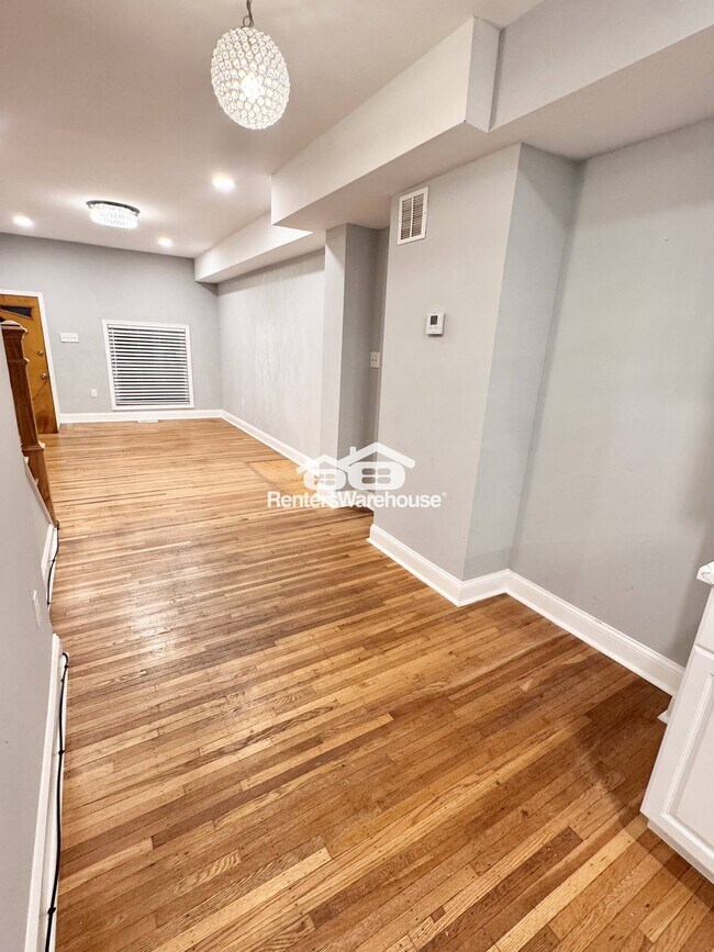 Foto del edificio - 627 S Curley St