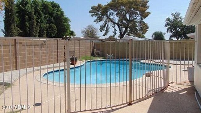 Foto del edificio - 4008 W Davidson Ln