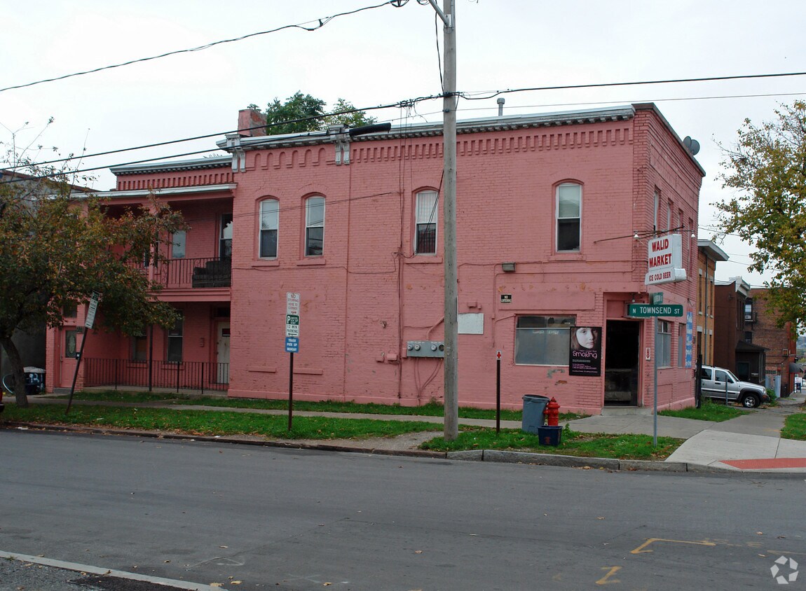 Primary Photo - 318 E Division St