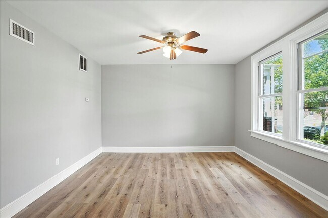 Foto del edificio - 3417 Cliftmont Ave