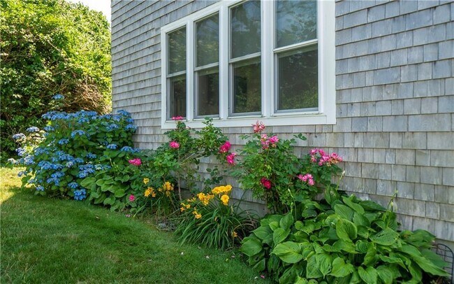 Foto del edificio - 152 Tuckerman Ave