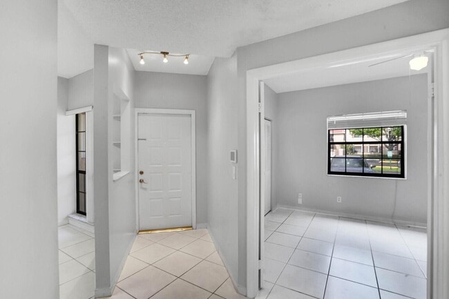 Building Photo - 401 SW 158th Ter