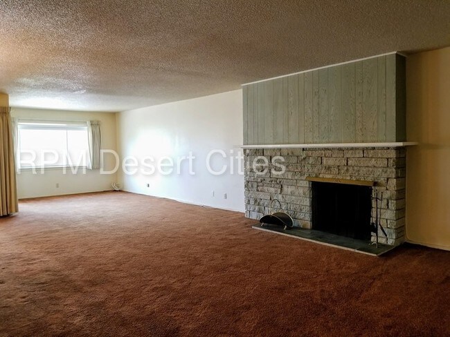 Foto del edificio - Charming Palm Desert Golf Course Condo