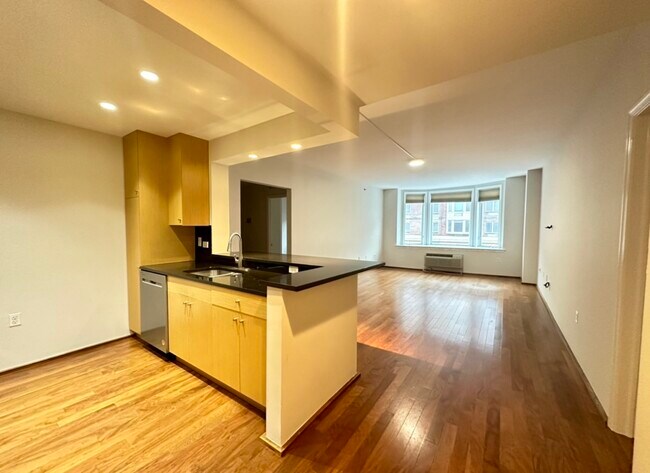 Building Photo - 3111 City Pl