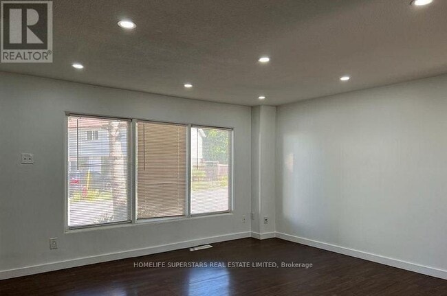 Building Photo - 4-513 PARKVIEW Crescent