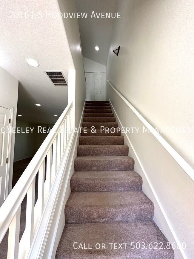 Foto del edificio - CLEAN WEST LINN 3BR TOWNHOME!
