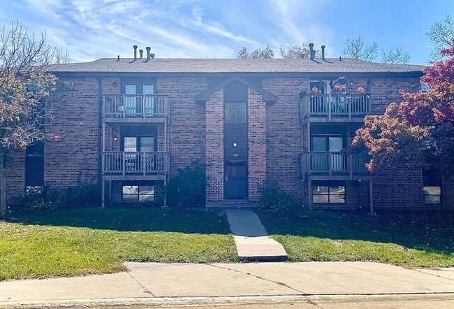 Building Photo - 2 Bedroom Condo in Rear of Complex w/ Newe...