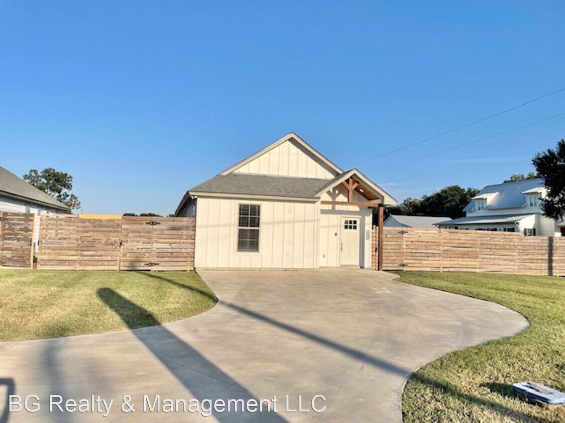 Foto principal - 3 br, 2 bath House - 230 Colorado Rd.