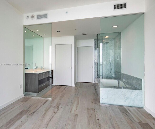 Foto del edificio - 480 NE 31st St