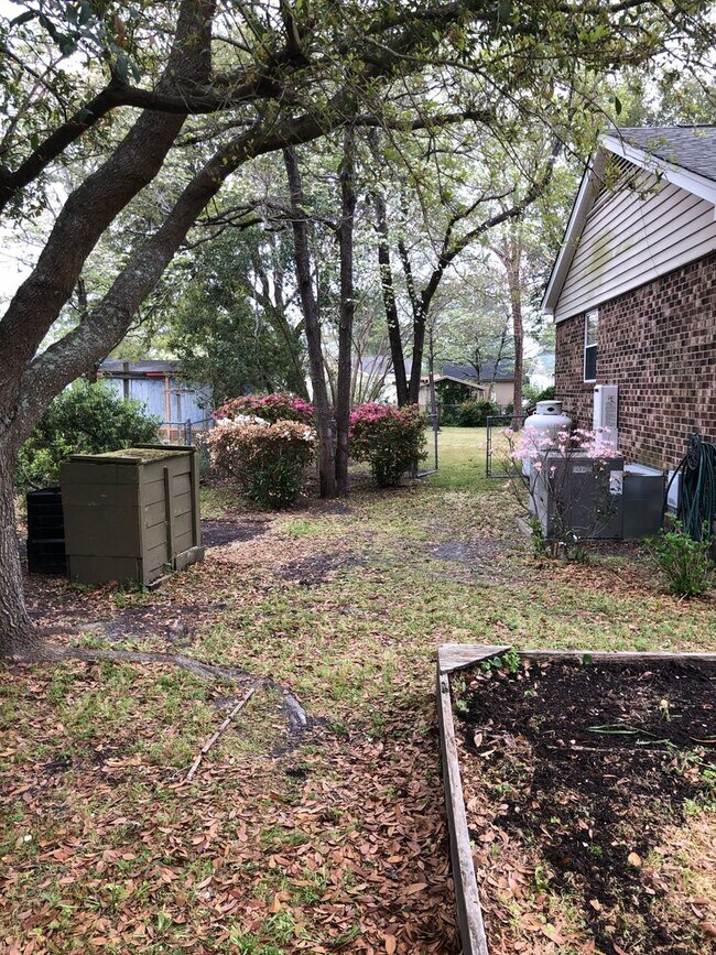 Foto del edificio - 413 N Crestwood Dr