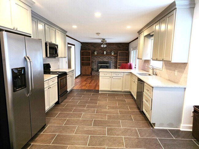 Building Photo - 3 Bed • 2.5 Bath Brick Home with Office & Basement — King, NC