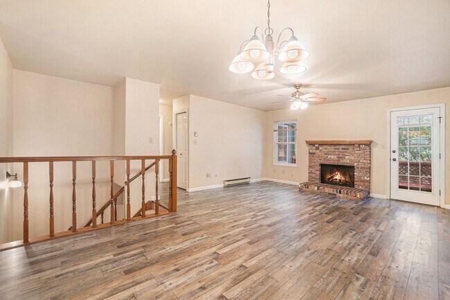 Foto del edificio - 1339 Village Park Ct