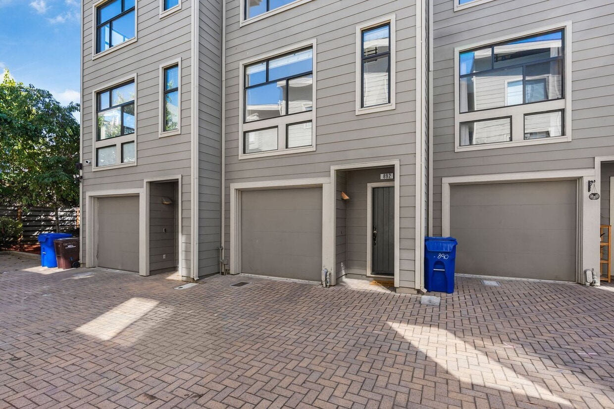 Modern 2BD/2BA Townhome w/ Private Yard, G... - Spacious 3-Level 2BD/2BA Townhome with Pri...