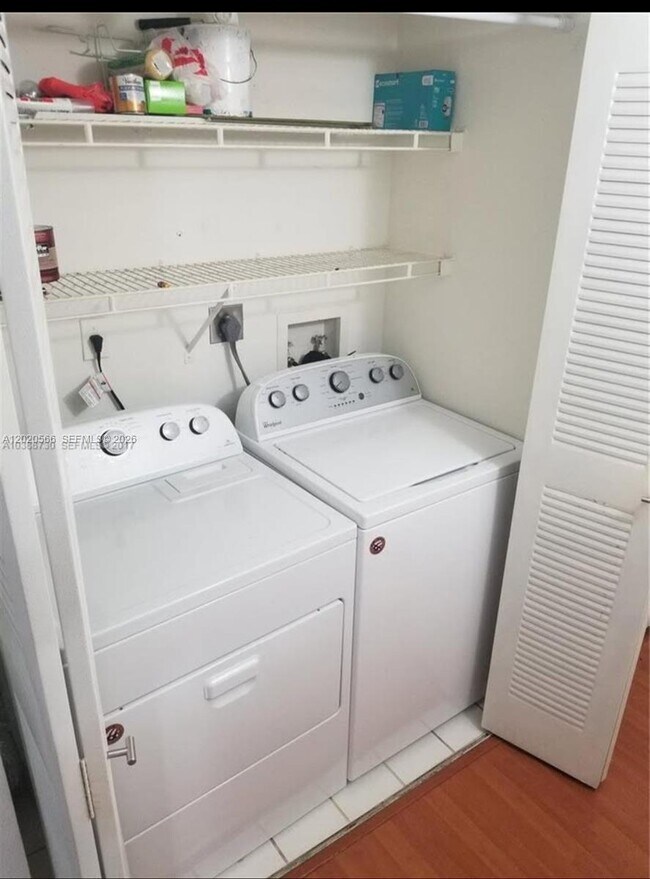 Foto del edificio - 4360 NW 107th Ave