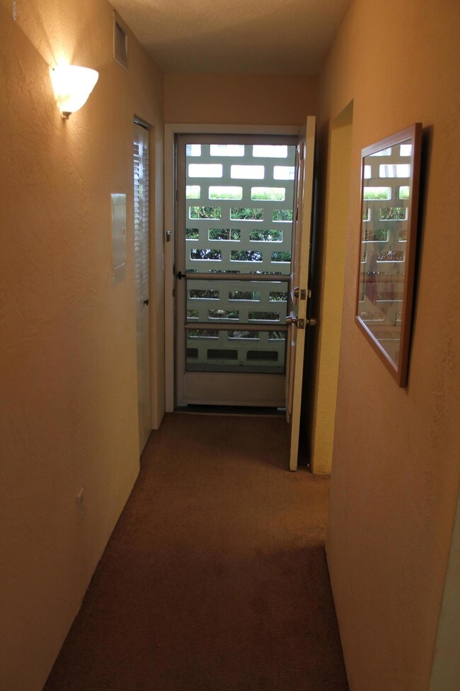 Foto del edificio - 2711 N Halifax Ave