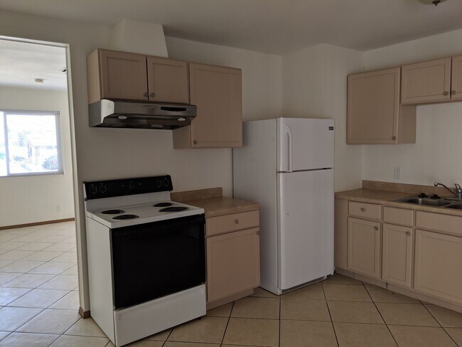 Building Photo - Single Story!! 4 Bed + 2 Bath + 1 Car Garage!