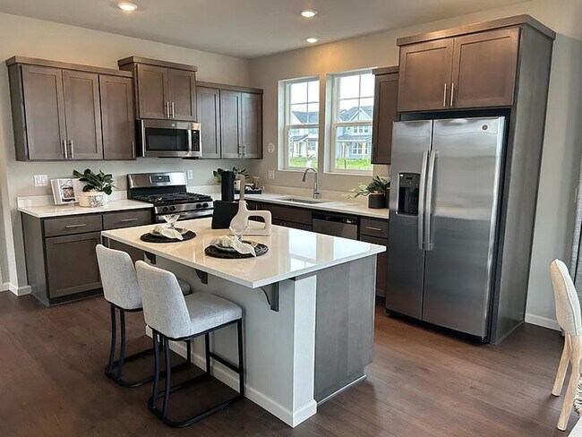 Foto del edificio - GORGEOUS, SPACIOUS, Brand New 4 BDR, 2.5Ba...
