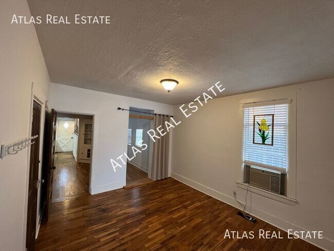 Foto del edificio - 2 bed, 1 bath - Must see! Beautiful, trend...