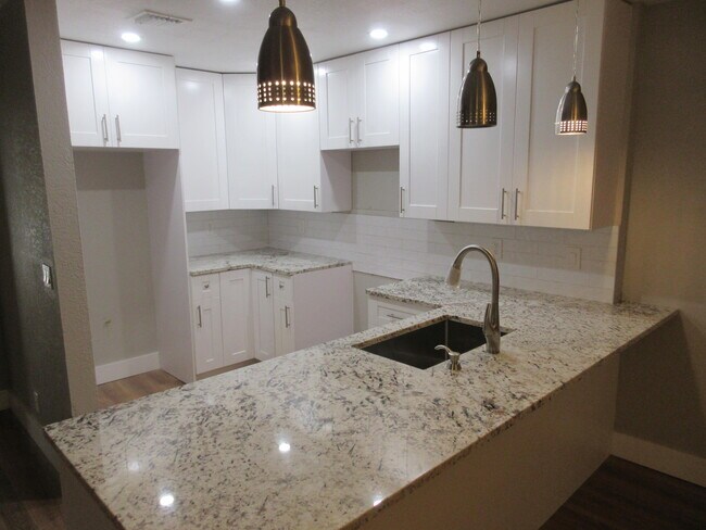Foto del edificio - 401 Cypress Way W
