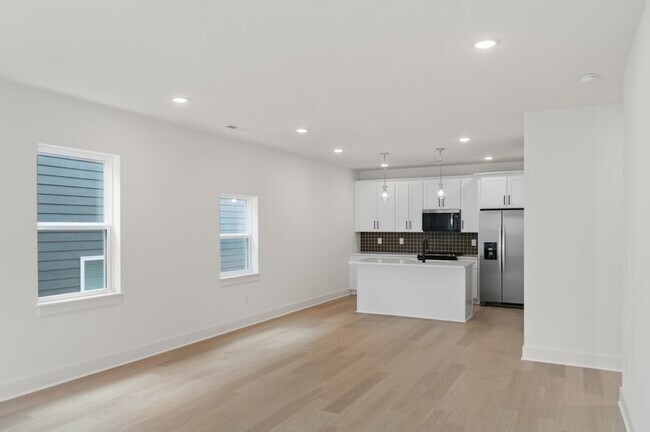 Building Photo - 550 Markham St