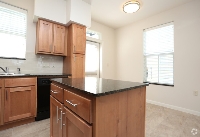 2HAB, 1.5BA 1,040 Ft² - Cocina del segundo piso - Cedars at Carver Park