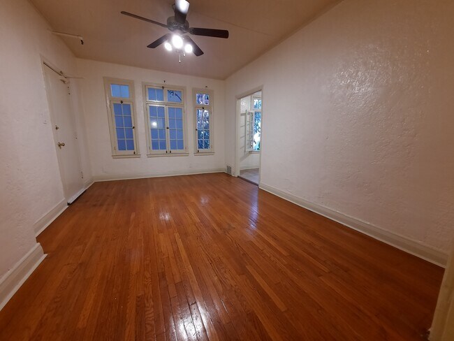 Foto del edificio - 6141 Afton Pl