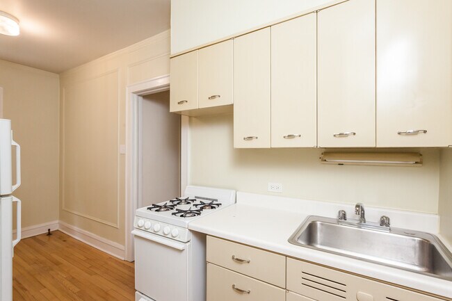 Foto del edificio - 2328 N Lincoln Park W