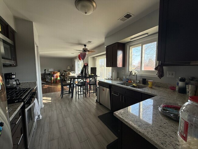 Foto del edificio - 1172 Hill Crest Dr