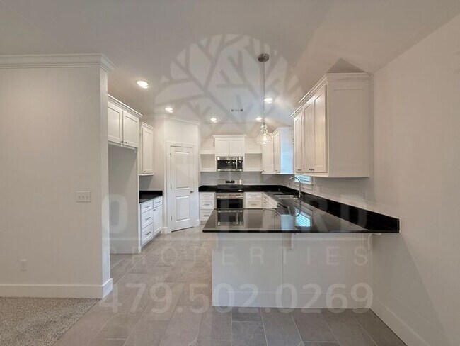 Building Photo - Bella Vista Single-Family Home- 2 Bed/ 2 B...