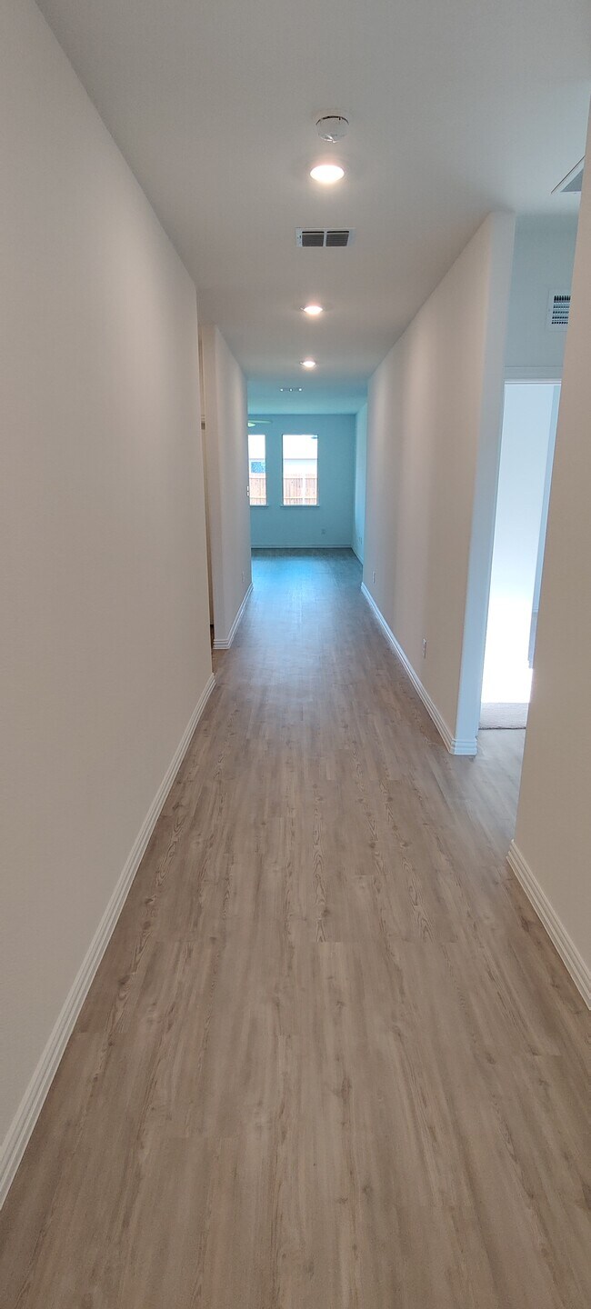 Building Photo - 4812 Sagerun Dr