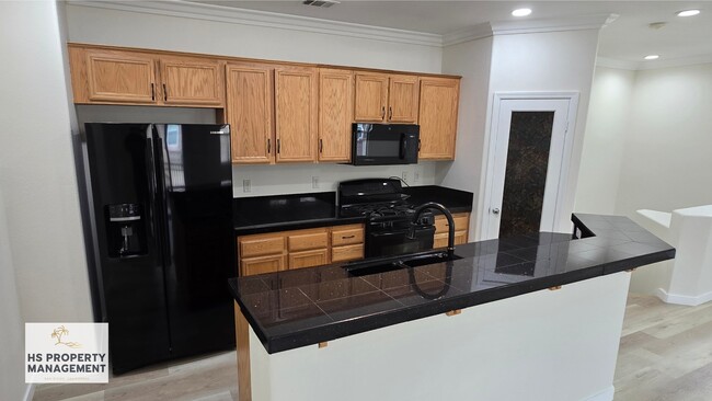 Building Photo - 425 S Meadowbrook Dr