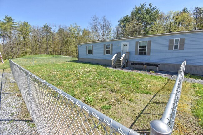 Foto del edificio - Two Bedroom Updated Mobile Home with Fenced Yard!